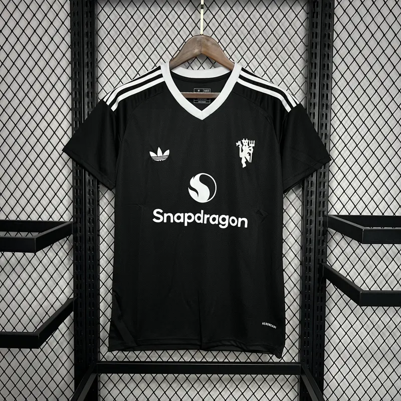 Manchester United Goalkeeper Shirt 2024 &mdash; front view