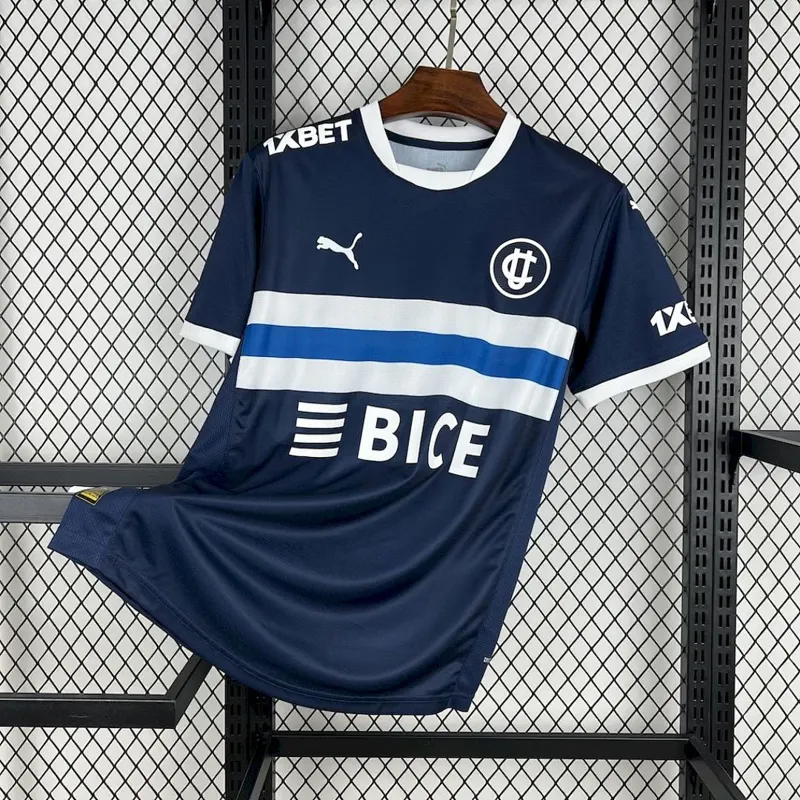Universidad Catolica Camiseta tercera